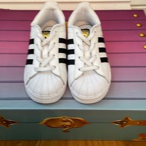 BRAND NEW TODDLER 9.5 Superstars